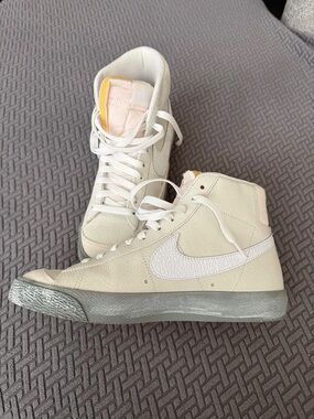Nike Blazer Mid '77 SE EMB "Summit White Phantom"